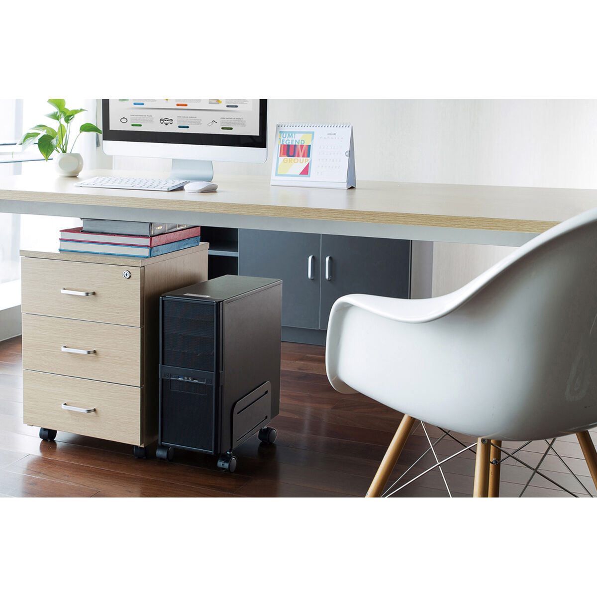 CPU основа с колелца Neomounts CPU-M100BLACK от Neomounts — продуктова снимка