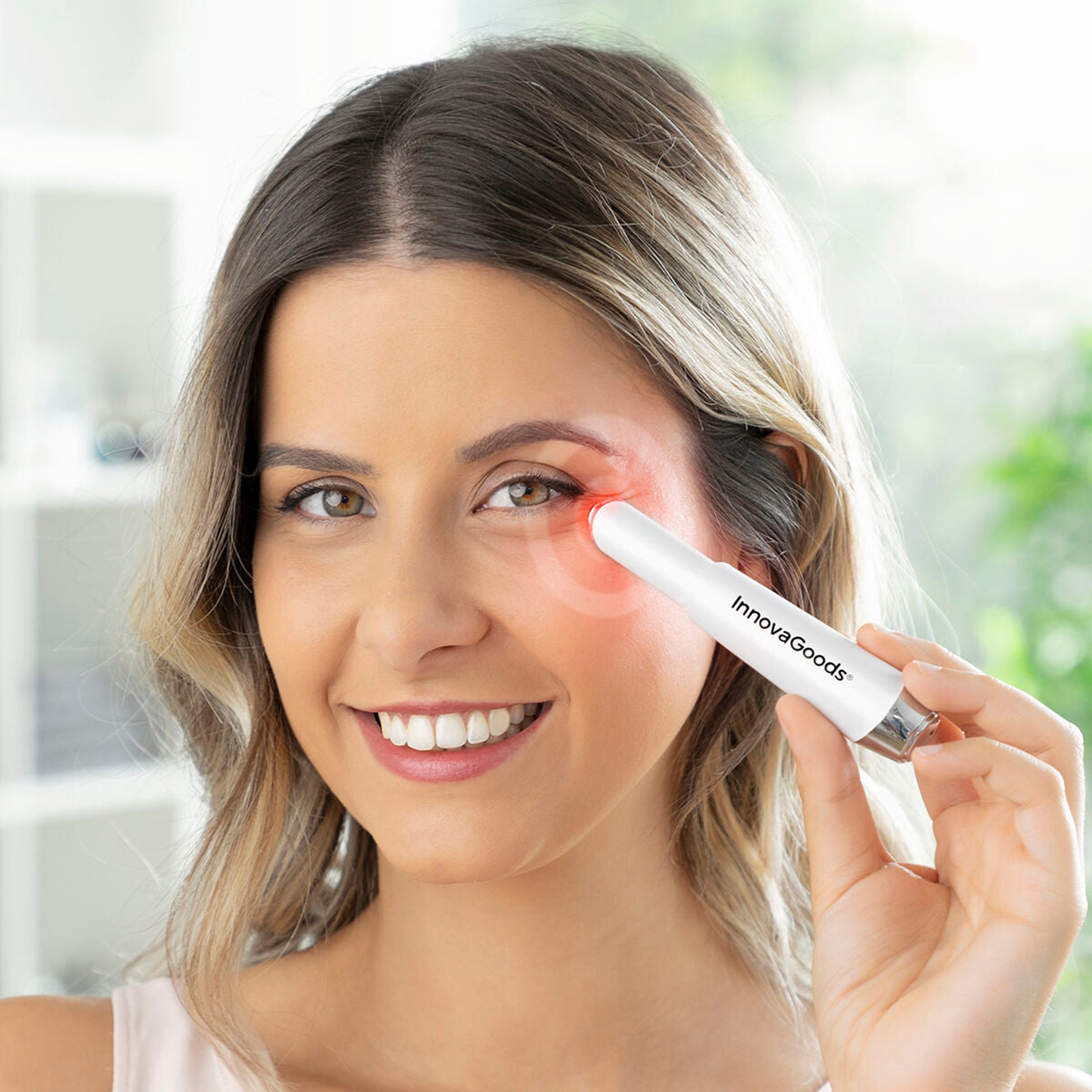 Снимка на Масажор за лице с Anti-Age терапия InnovaGoods, AirTrade, цена 12.92 лв