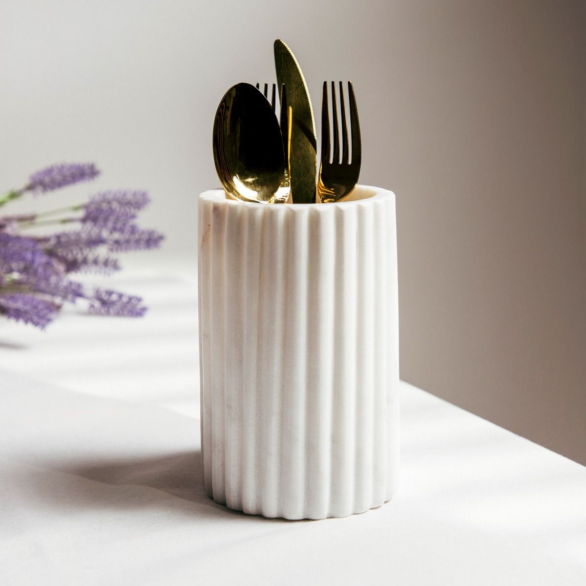 Поставка за прибори HOMLA MARBLE STRIPES, елегантен дизайн за кухнята

8.