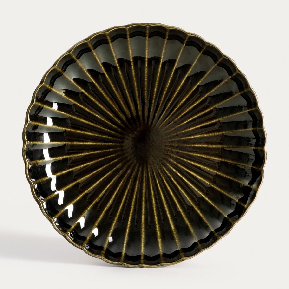 Зелена чиния HOMLA MELIDA 27 см за сервиране

9.