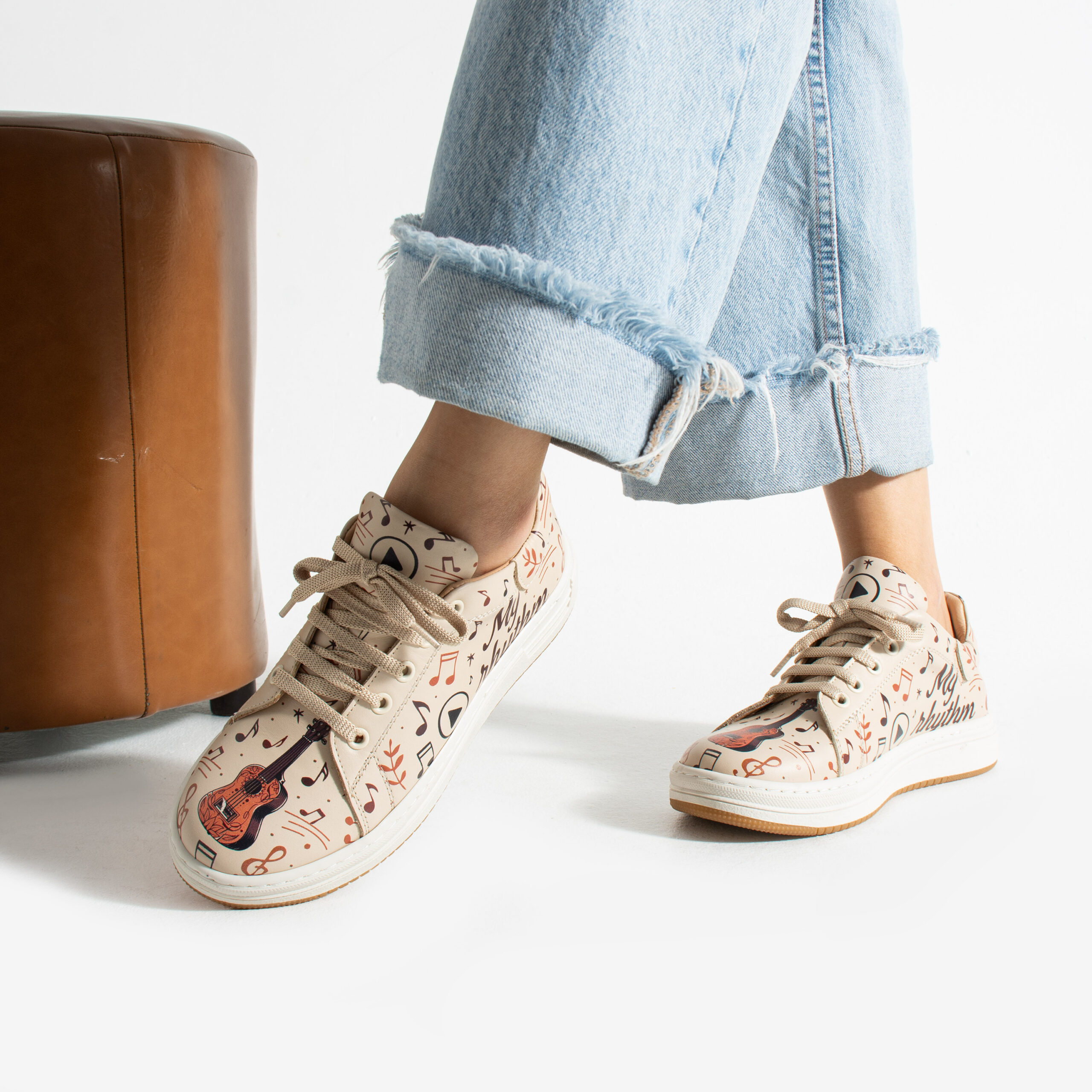 Анатомични дамски кецове от естествена кожа — снимка на продукта от ARMADA