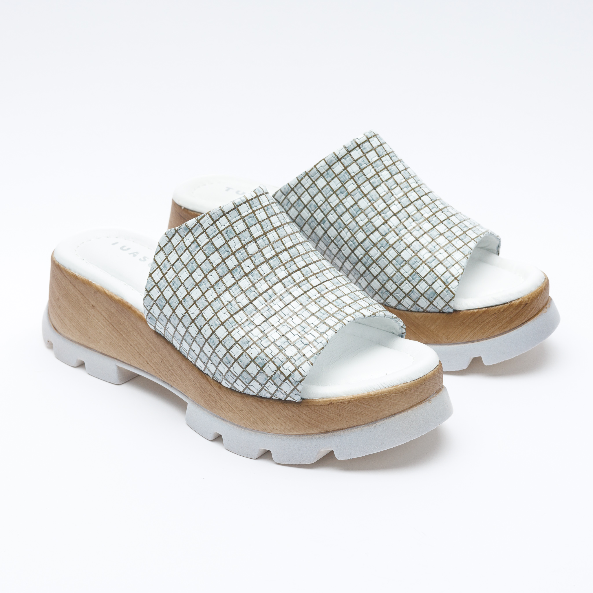 Бели дамски чехли на платформа от естествена кожа, стил и удобство за лятото