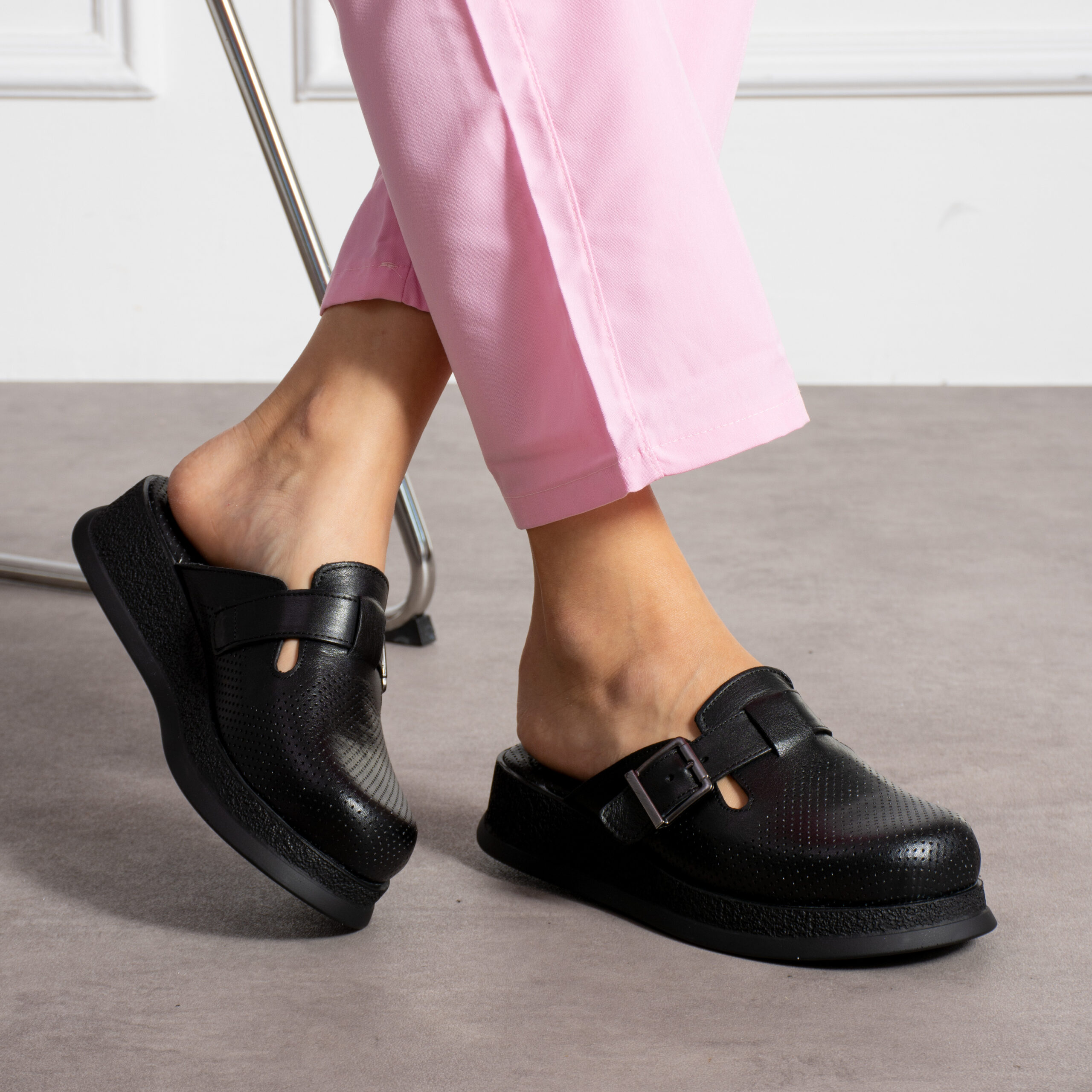 Черни дамски кожени сабо от естествена кожа с анатомична подметка, комфорт и елегантност  

8.