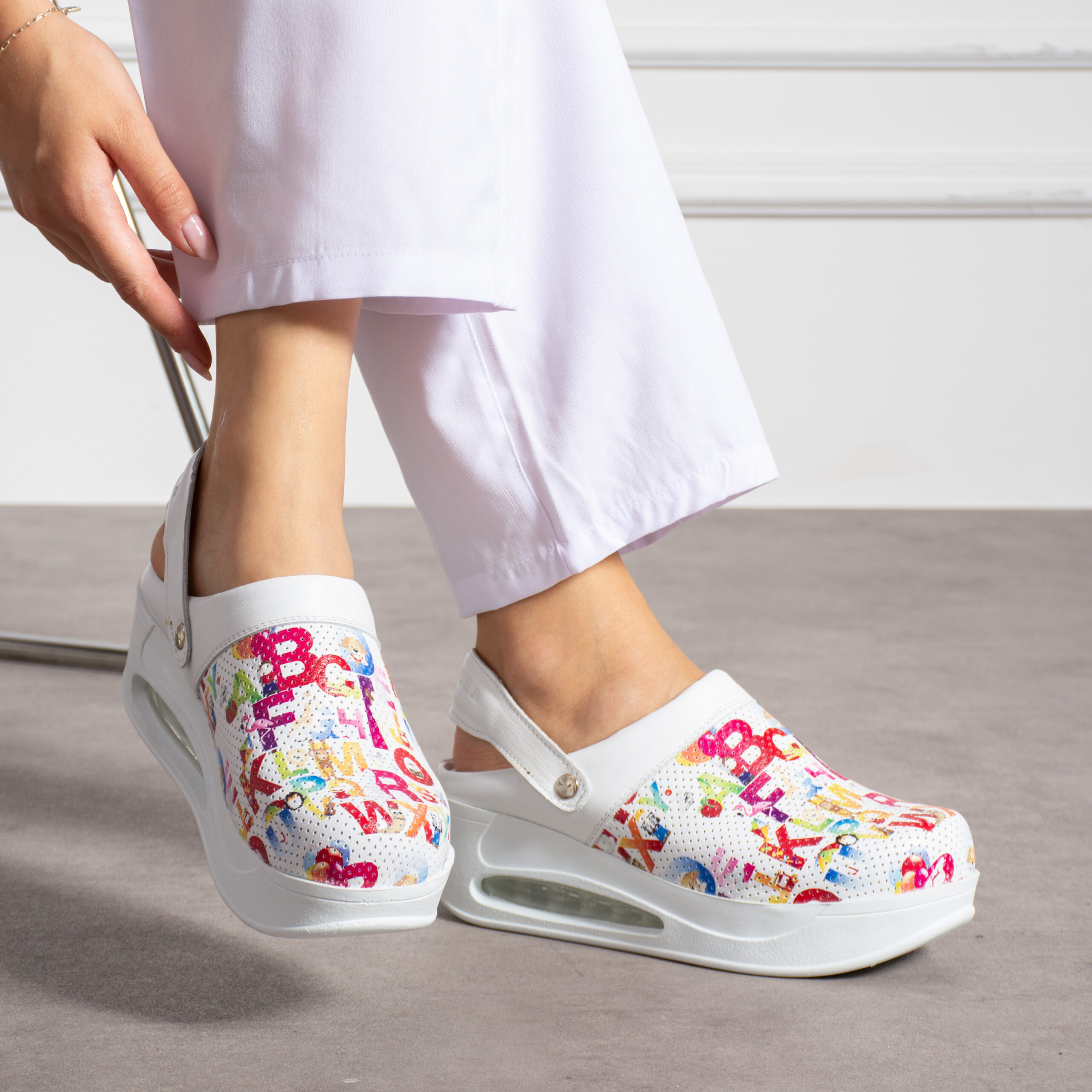 Дамски кожени сабо на платформа с каишка от ARMADA, комфорт и стил за ежедневието  

3.