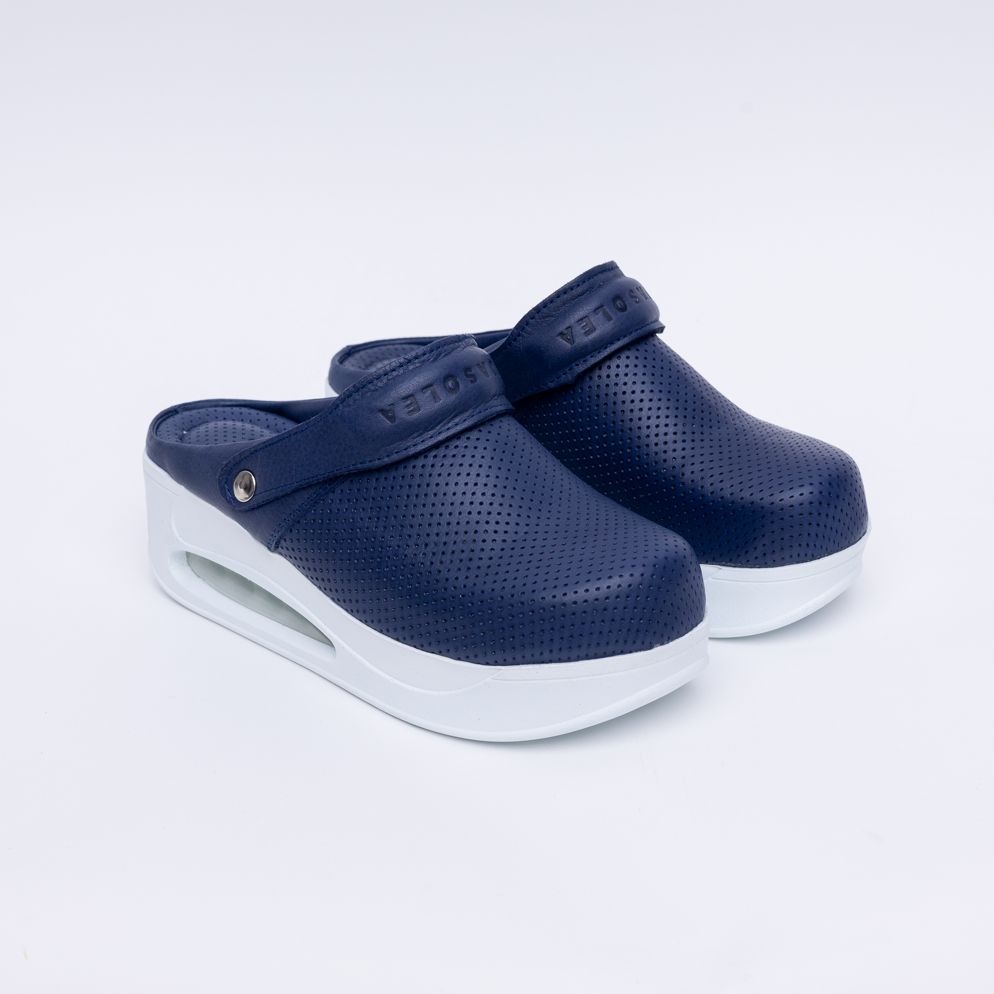 Анатомични кожени дамски сабо на платформа с каишка от ARMADA, черни, комфортни обувки за градска елегантност  

2.