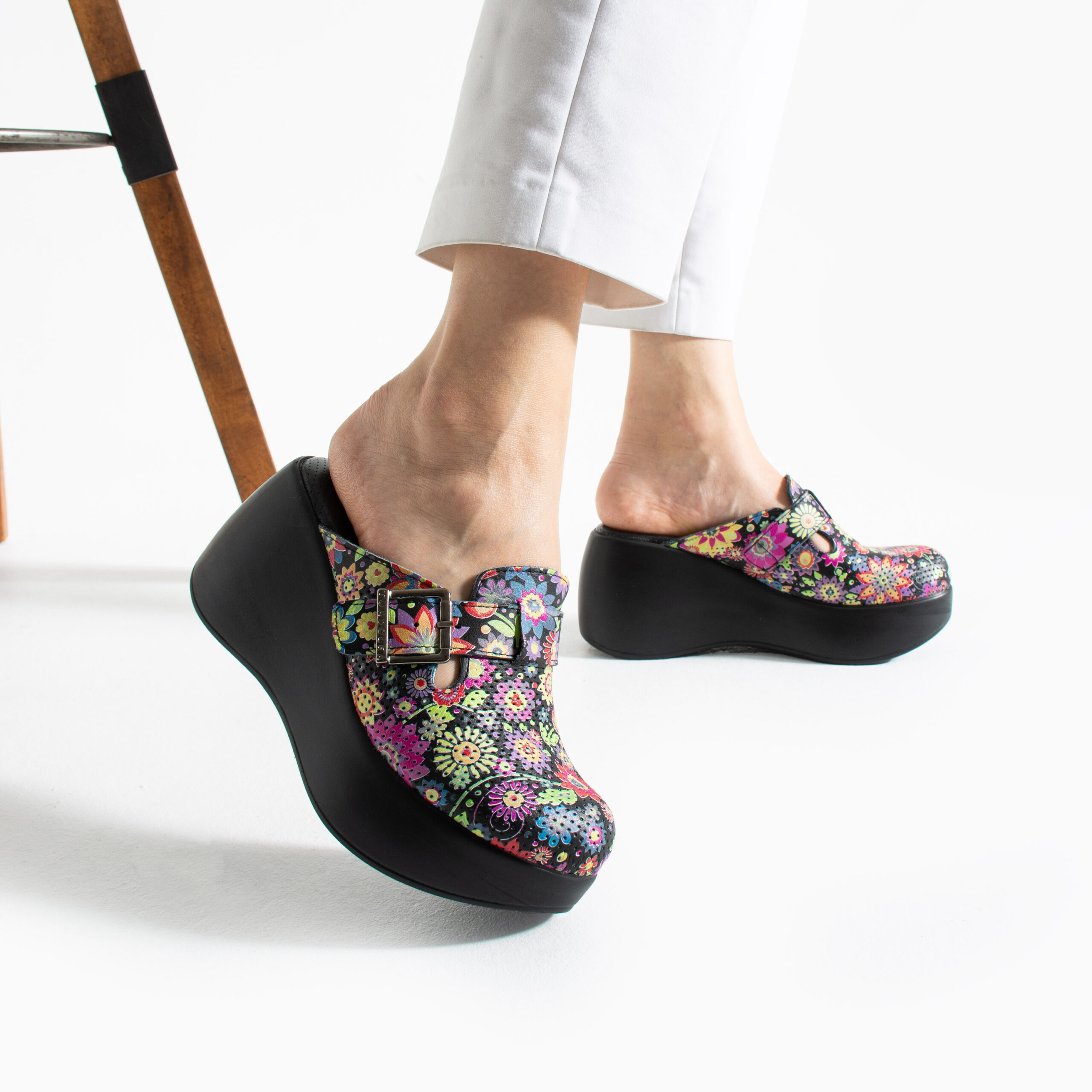 Цветни дамски чехли на платформа от естествена кожа, комфорт и цвят