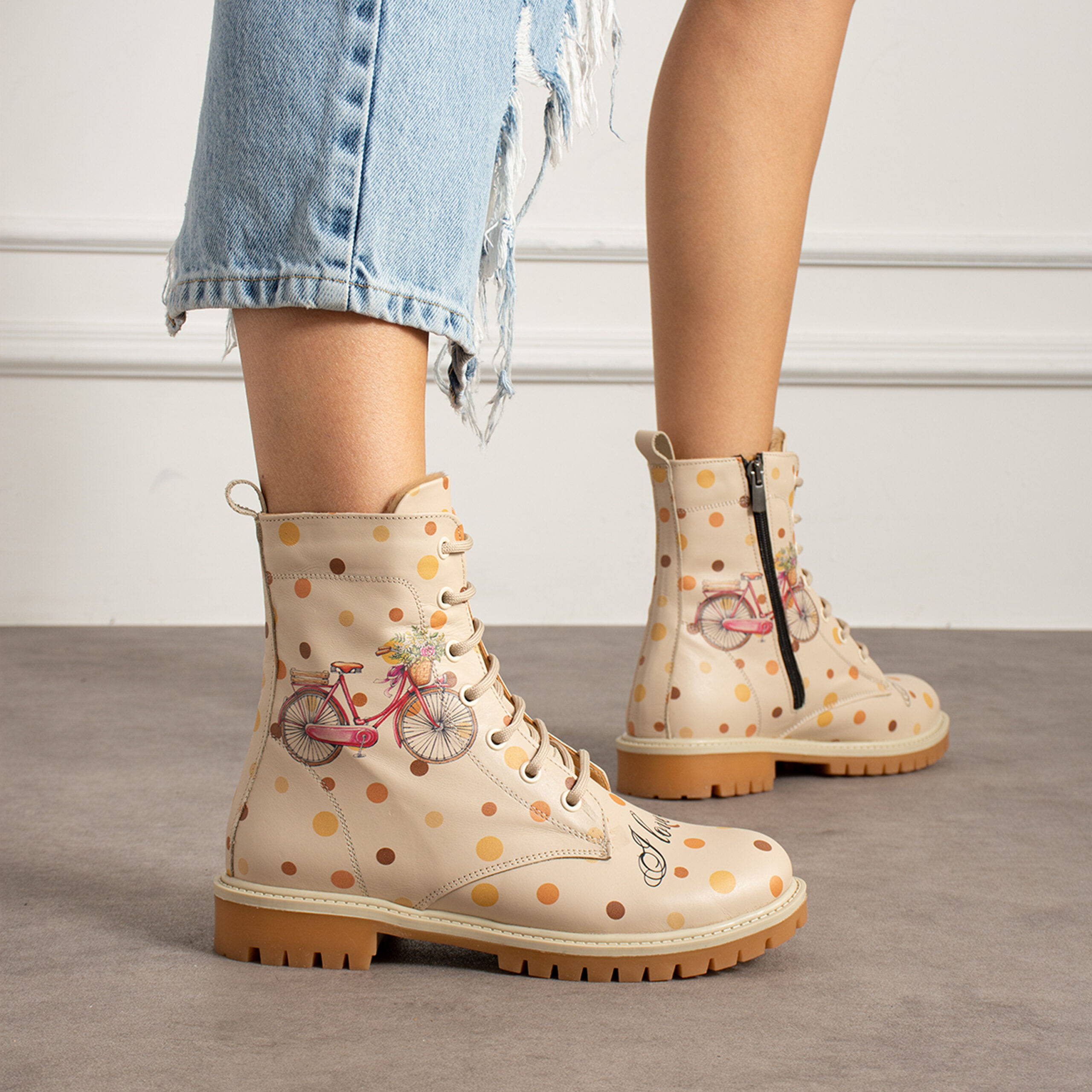 Дамски боти естествена кожа бежови с цип и връзки от ARMADA — продуктова снимка