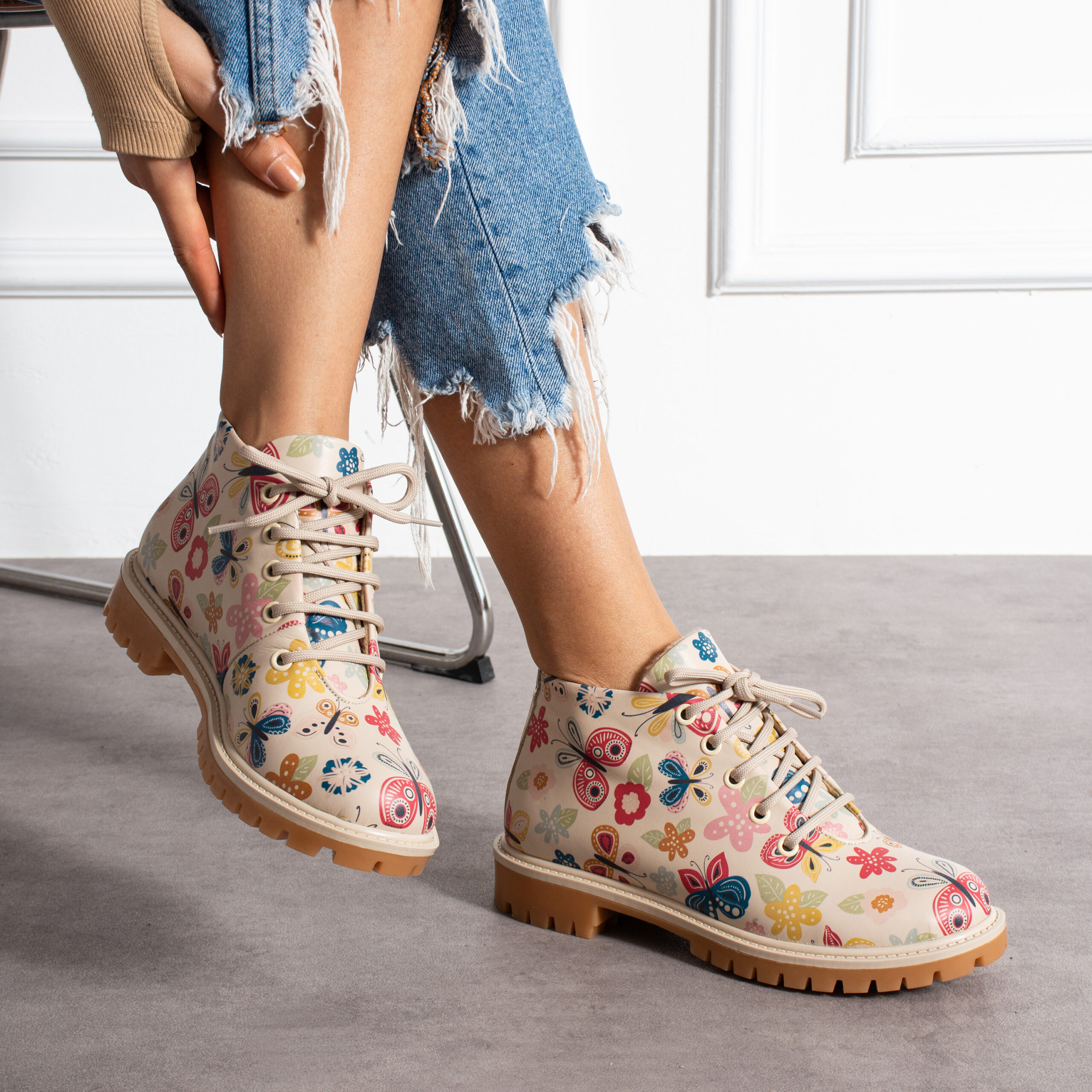 Дамски боти с флорален принт от естествена кожа от ARMADA — продуктова снимка