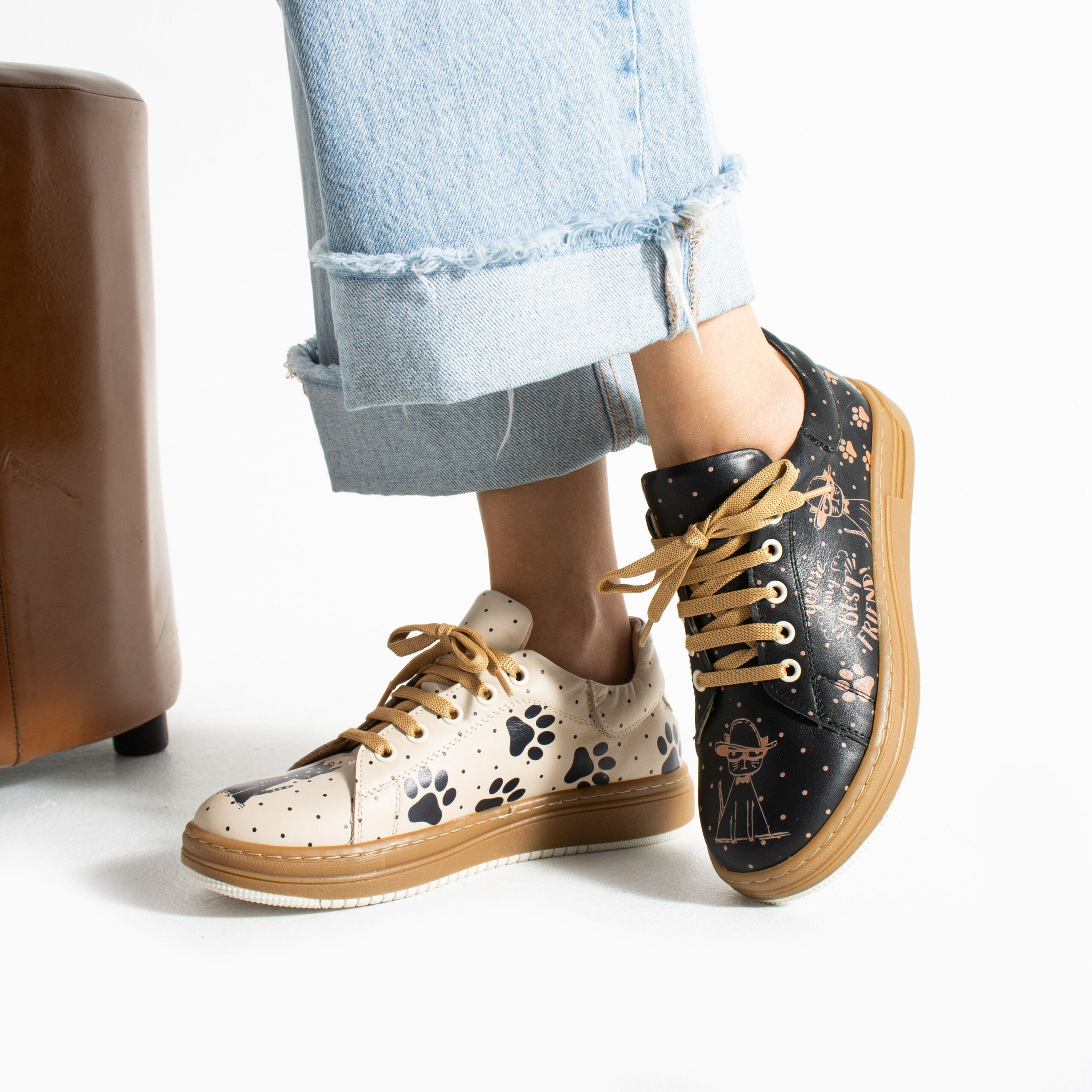 Анатомични дамски кецове от естествена кожа от ARMADA — продуктова снимка