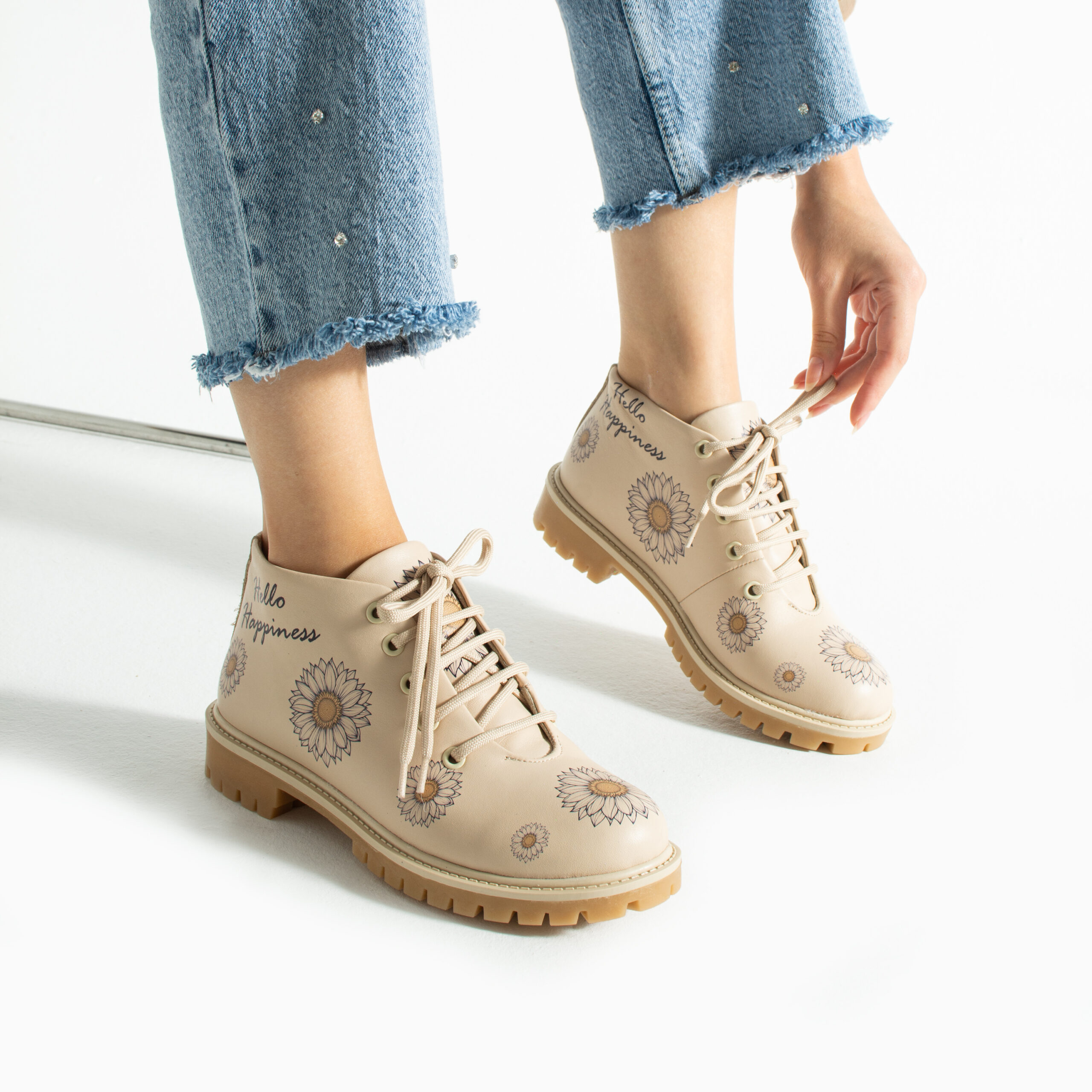 Дамски къси бежови боти от естествена кожа до глезена — снимка на продукта от ARMADA