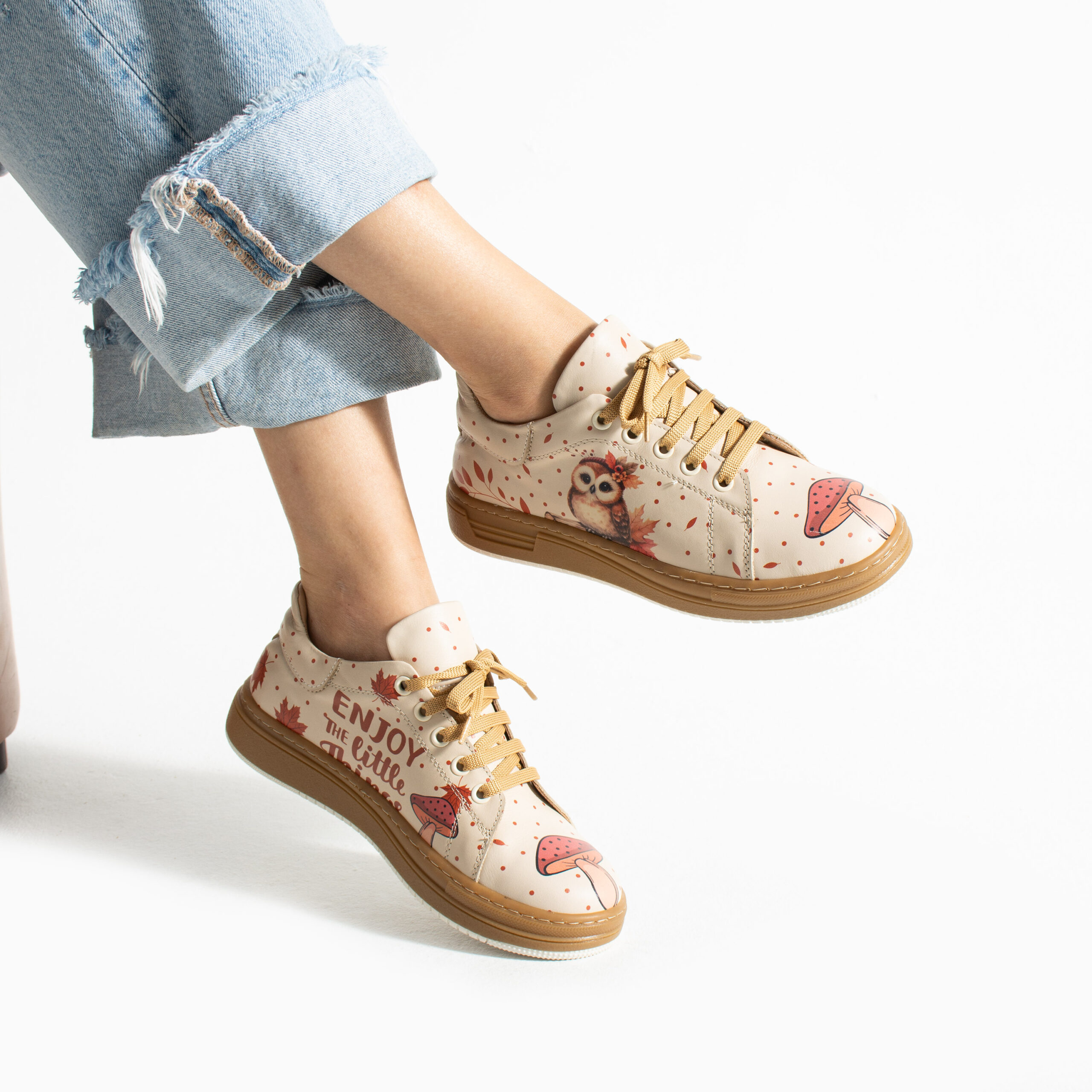 Анатомични дамски кецове от естествена кожа от ARMADA — продуктова снимка