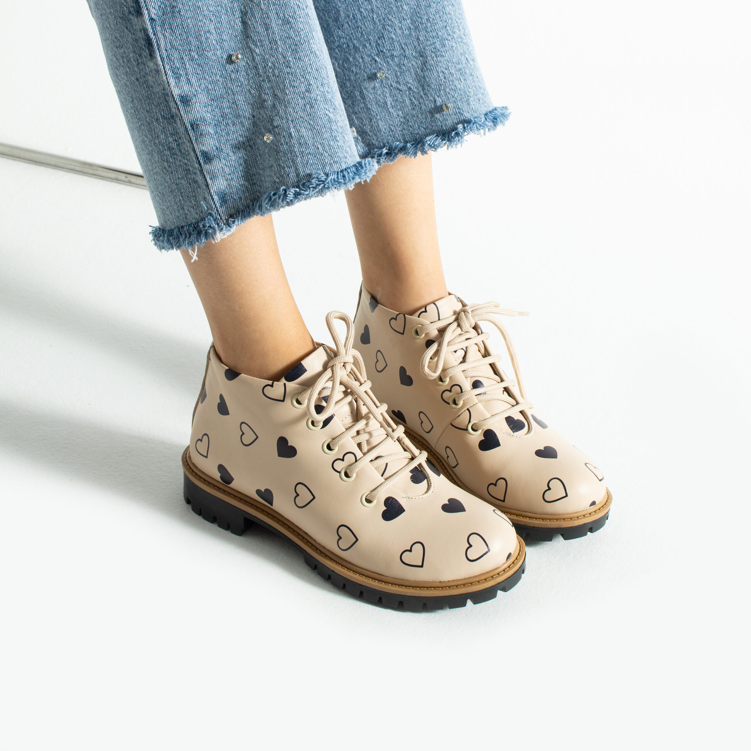 Дамски къси бежови боти от естествена кожа до глезена от ARMADA — продуктова снимка