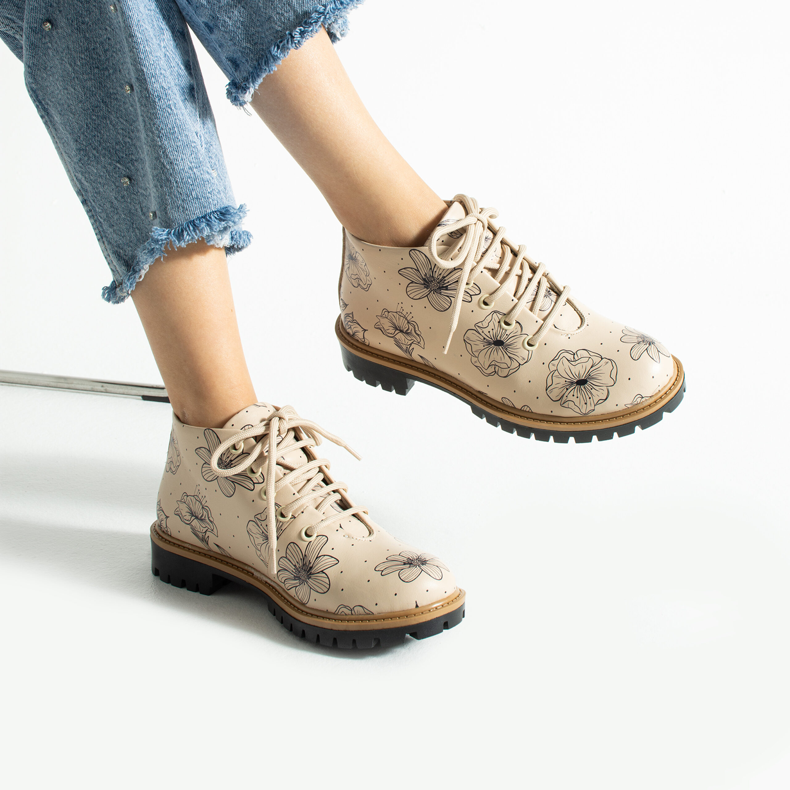 Дамски къси бежови боти от естествена кожа до глезена от ARMADA — продуктова снимка