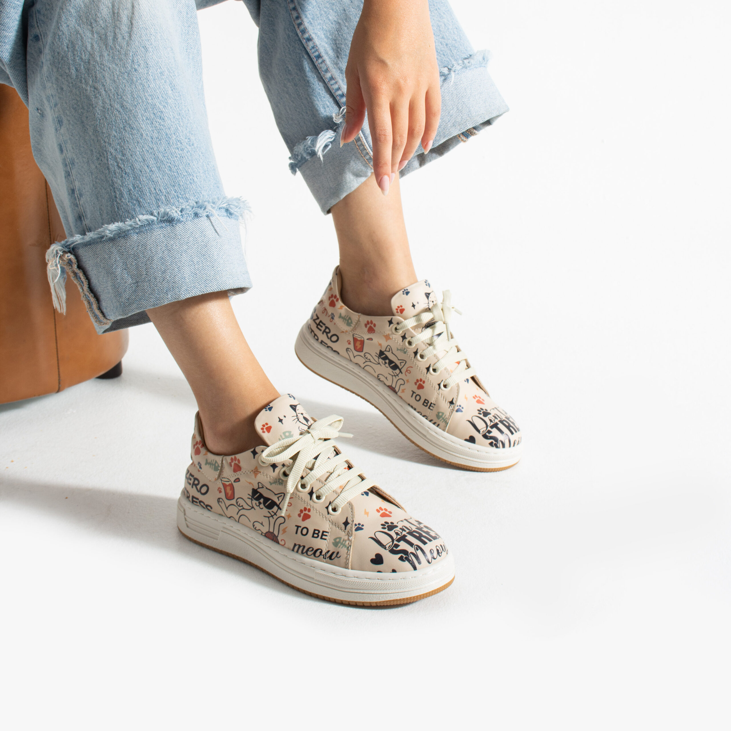 Анатомични дамски кецове от естествена кожа