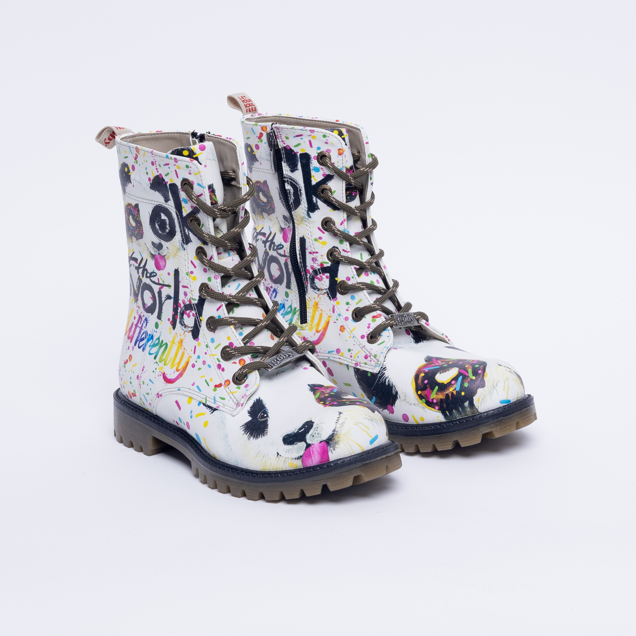 Модерни дамски боти с цветен принт, комфорт и стил  

5