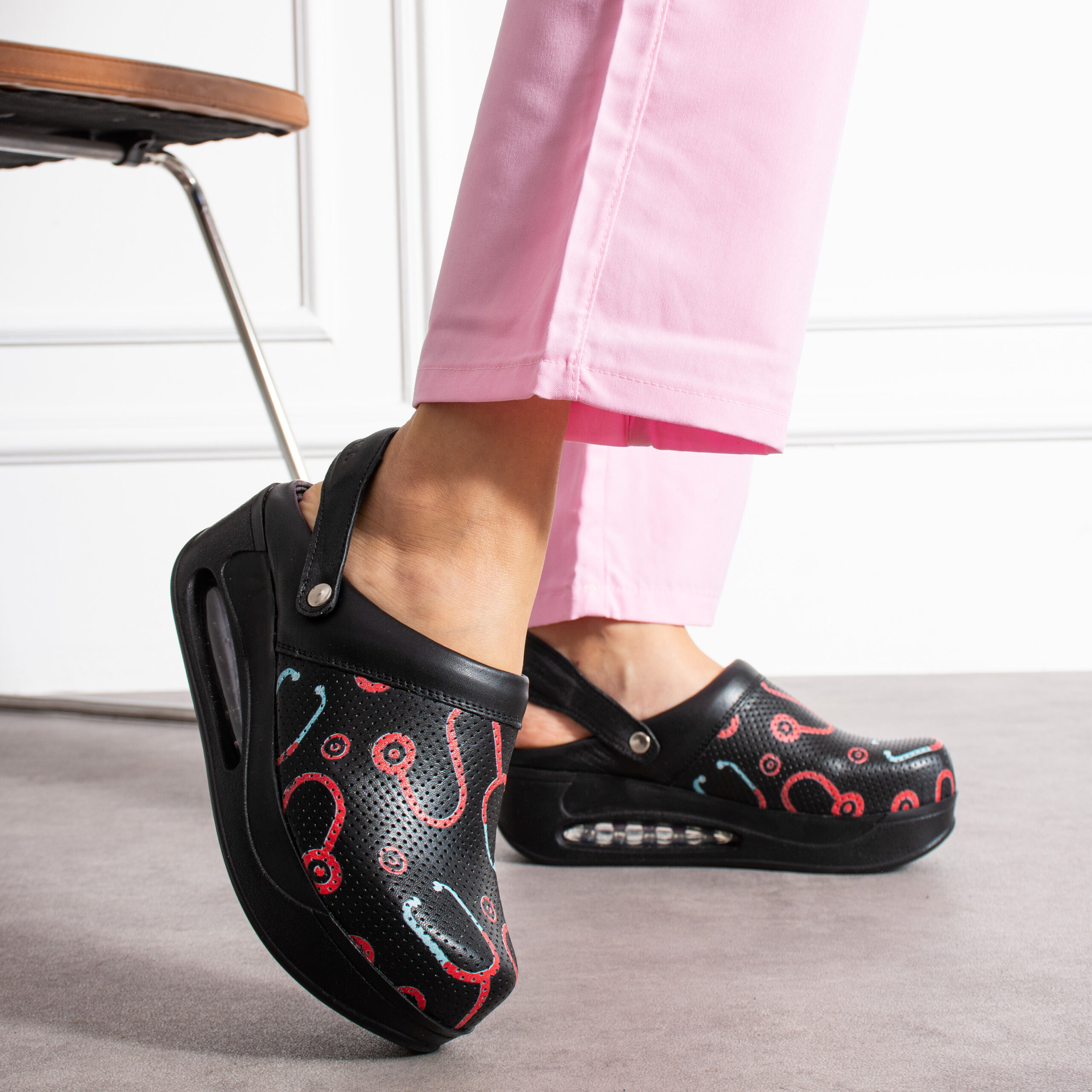 Анатомично кожено сабо на платформа с каишка ARMADA

14