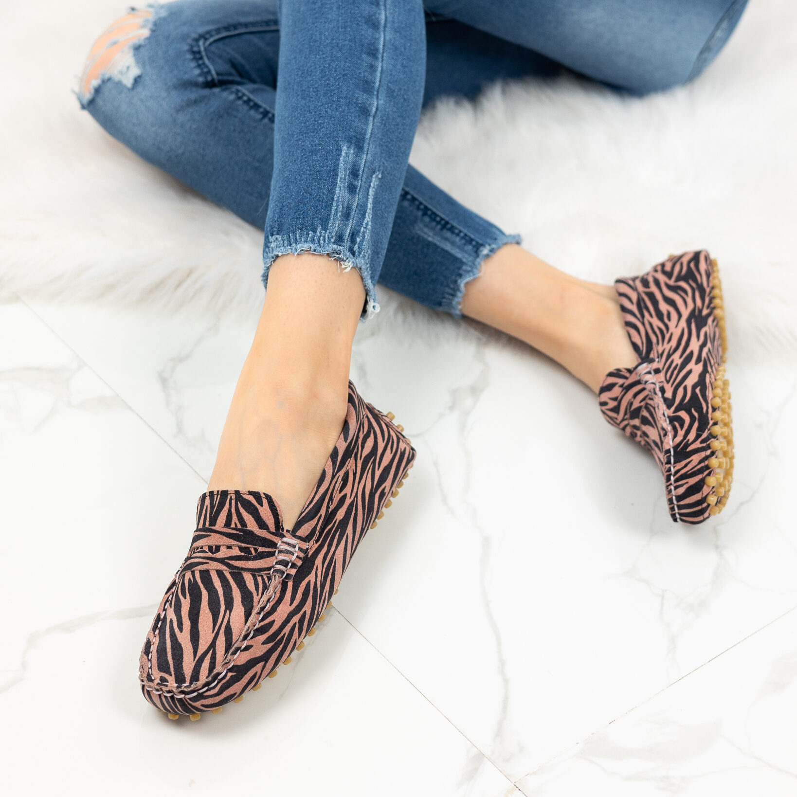 Дамски мокасини от естествен велур с животински принт ARMADA

8