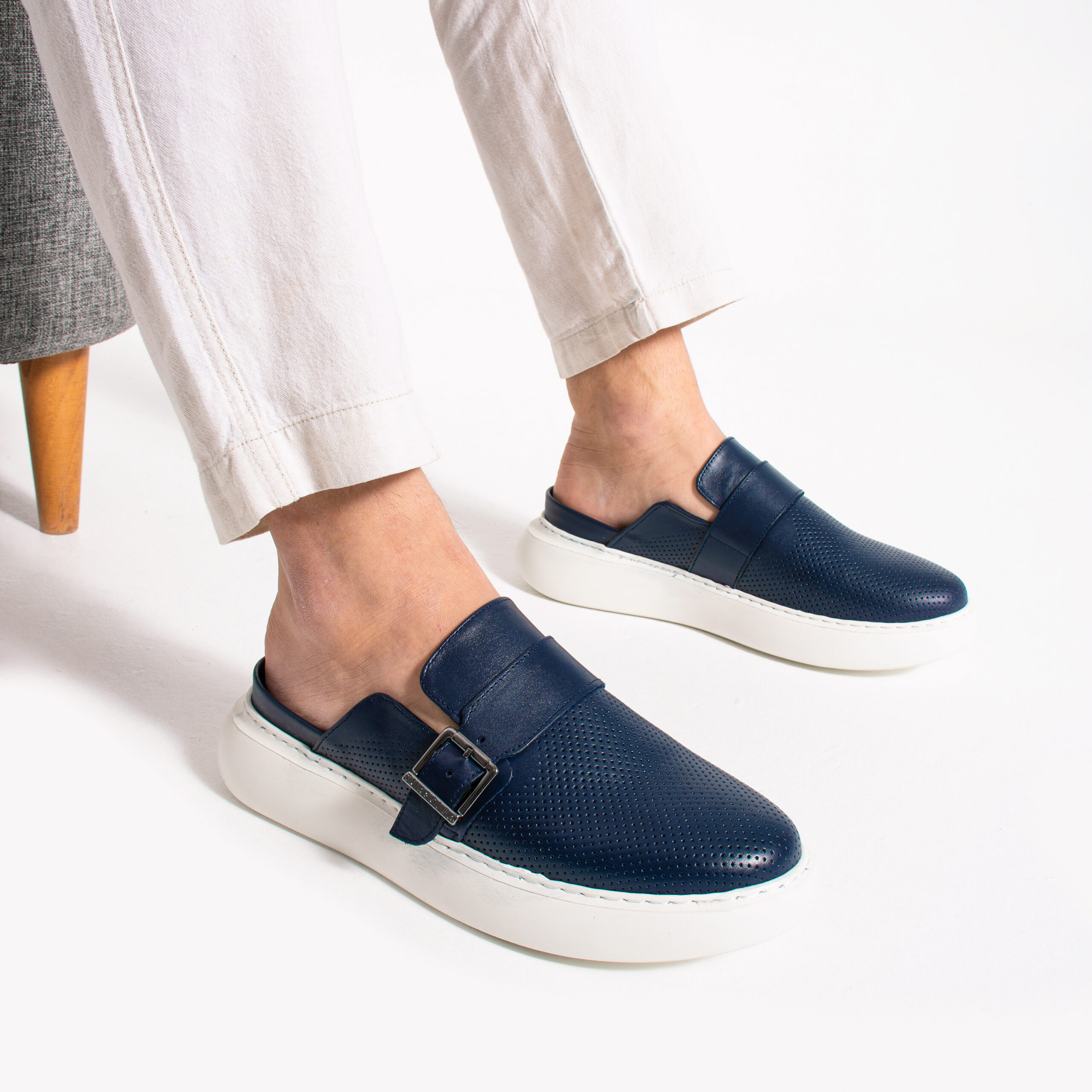 Синьо мъжко сабо от естествена кожа с катарама ARMADA

4