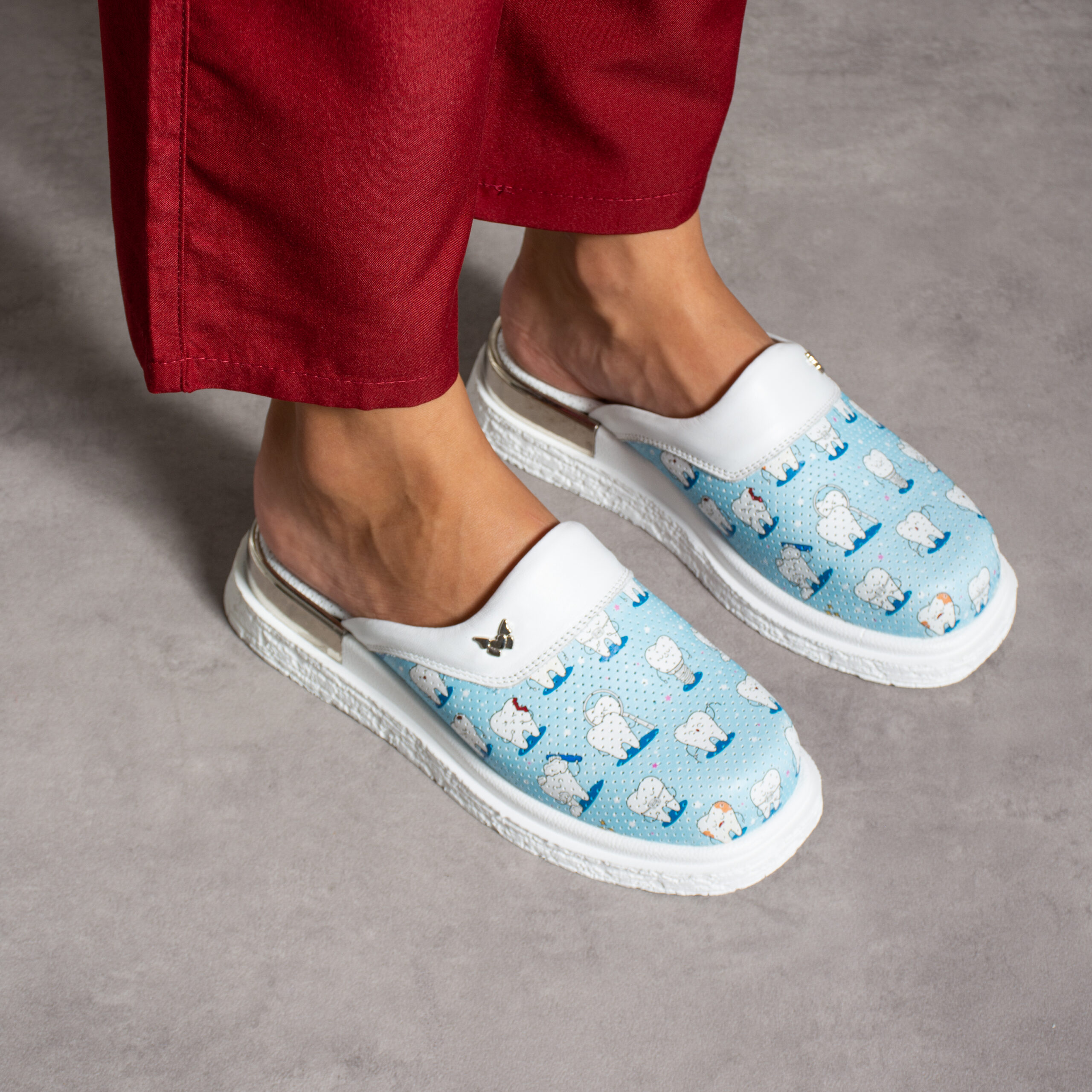 Дамски анатомични чехли от естествена кожа за зъболекари, марка ARMADA, комфорт и качество

3.