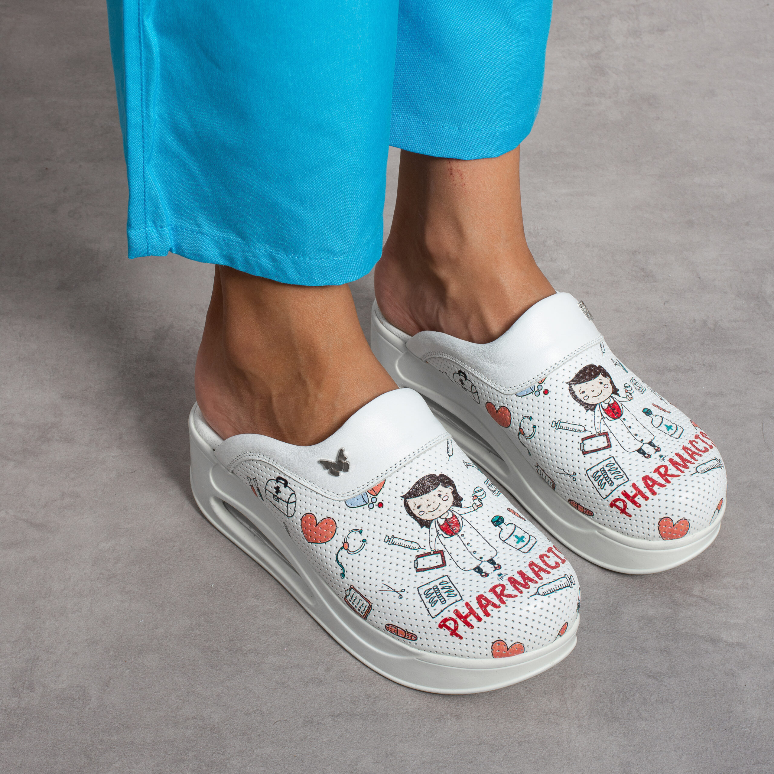 Анатомични дамски чехли на платформа от естествена кожа, марка ARMADA, за комфорт и стил

2.