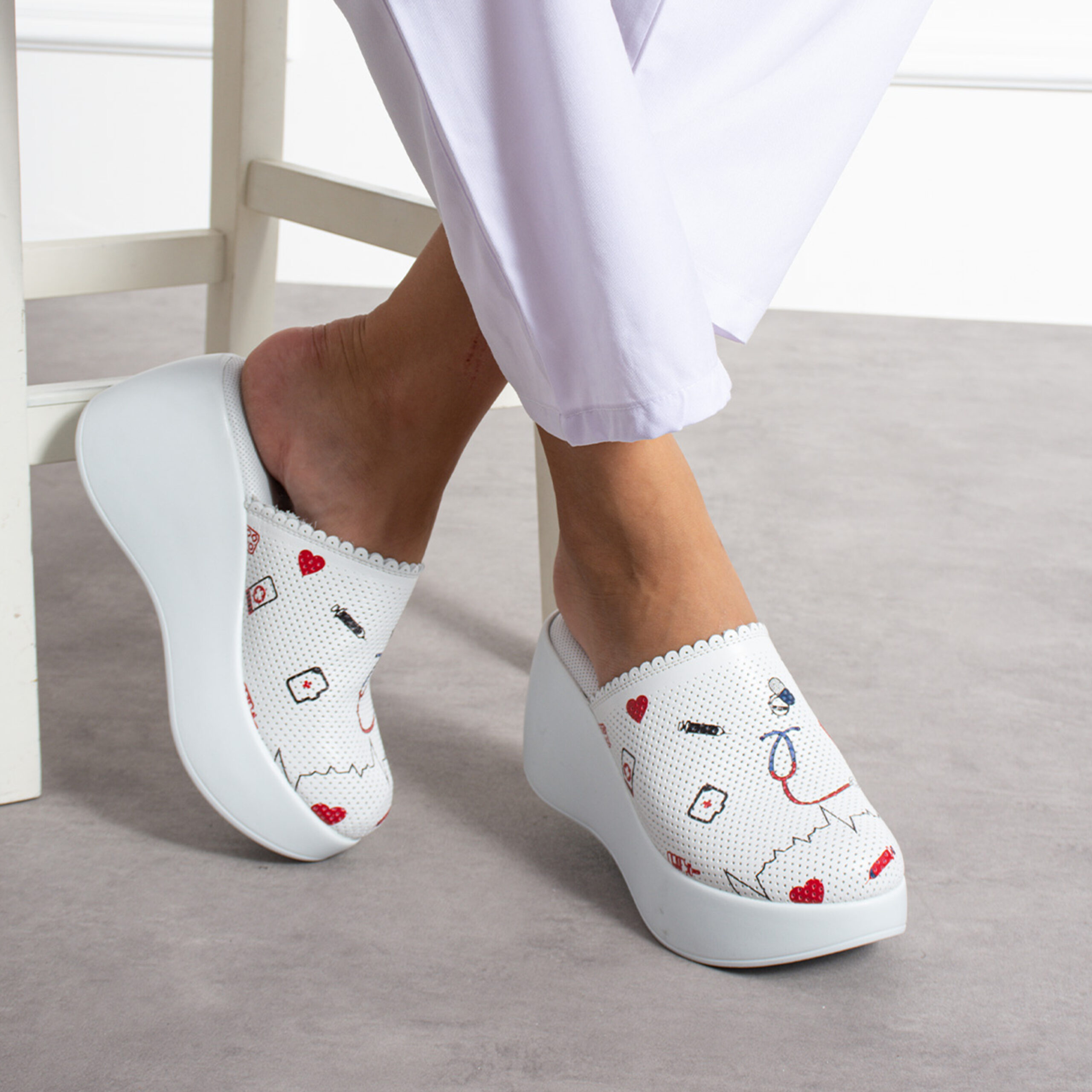 Анатомични медицински чехли ARMADA, платформа, естествена кожа, комфорт  

17