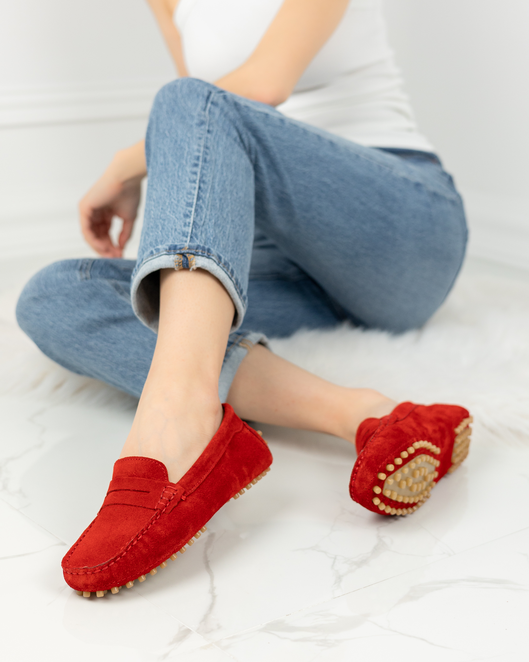 Класически червени мокасини от естествен велур