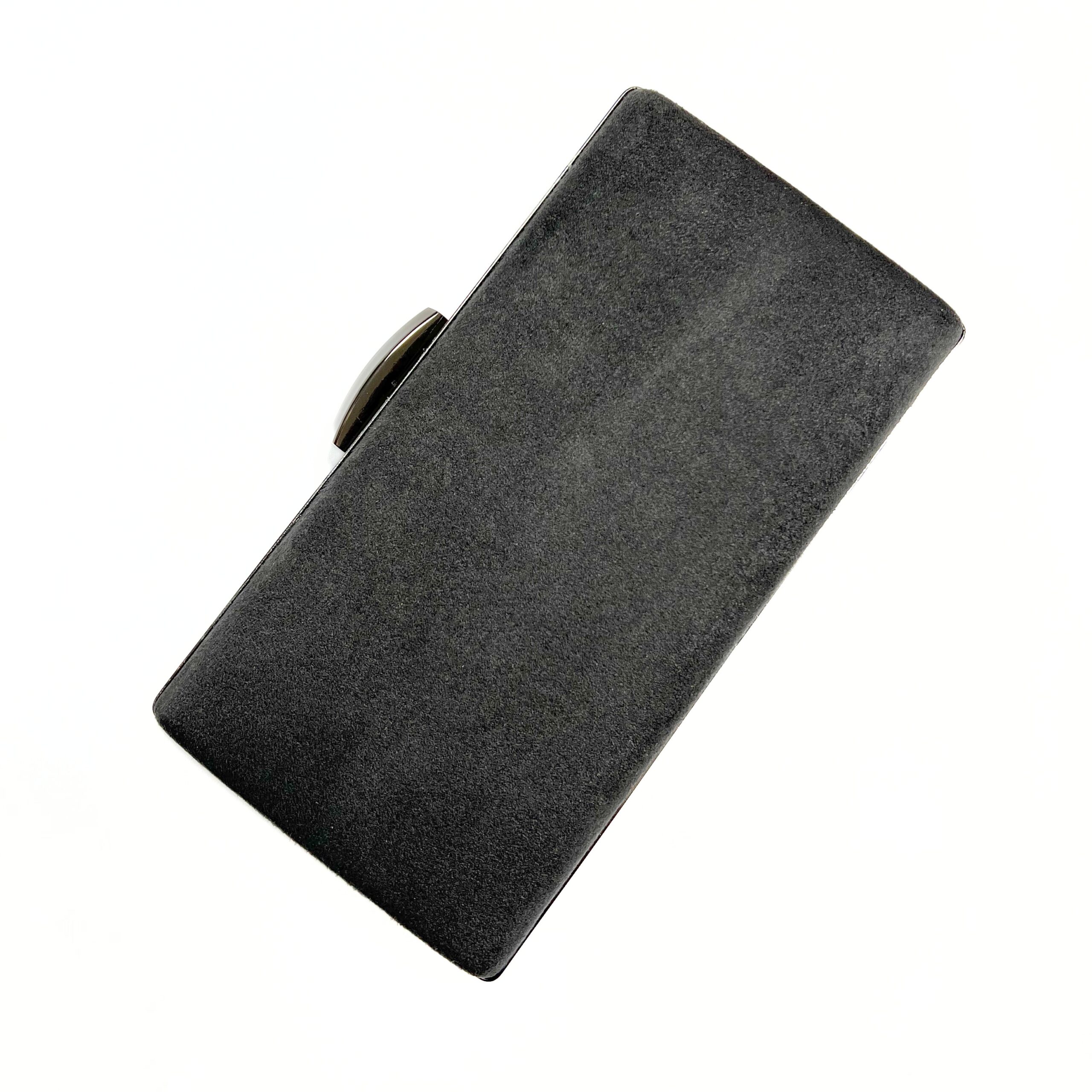 Дамски сив велурен клъч модел 20060GY от ARMADA за елегантни събития  

6.