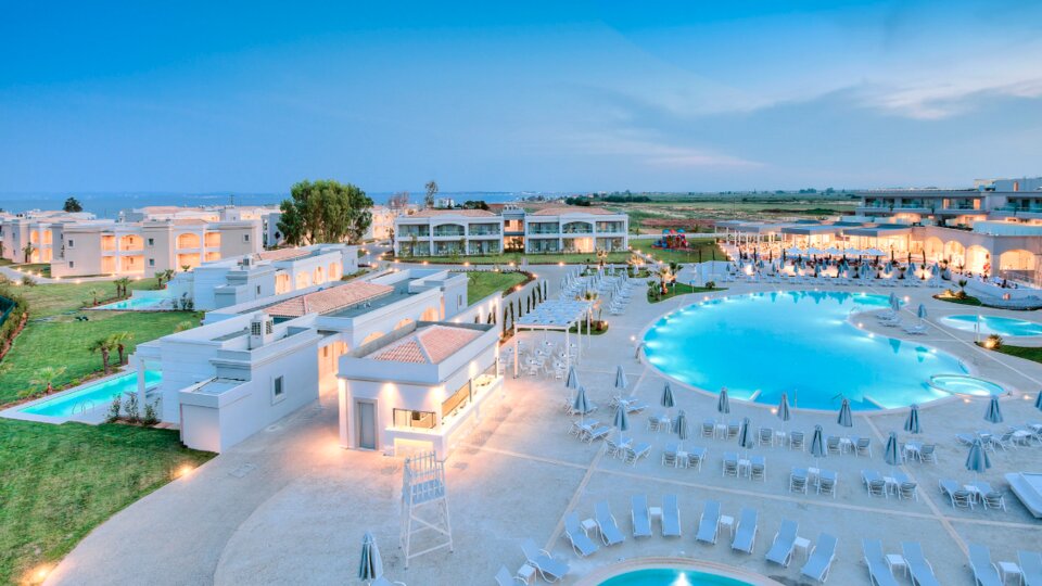 Ранни записвания: 3 нощувки, All Inclusive в хотел Blue Lagoon Princess  5*, Халкидики, Гърция през Май и Юни! Дете до 12.99г. - безплатно! — снимка на продукта от   