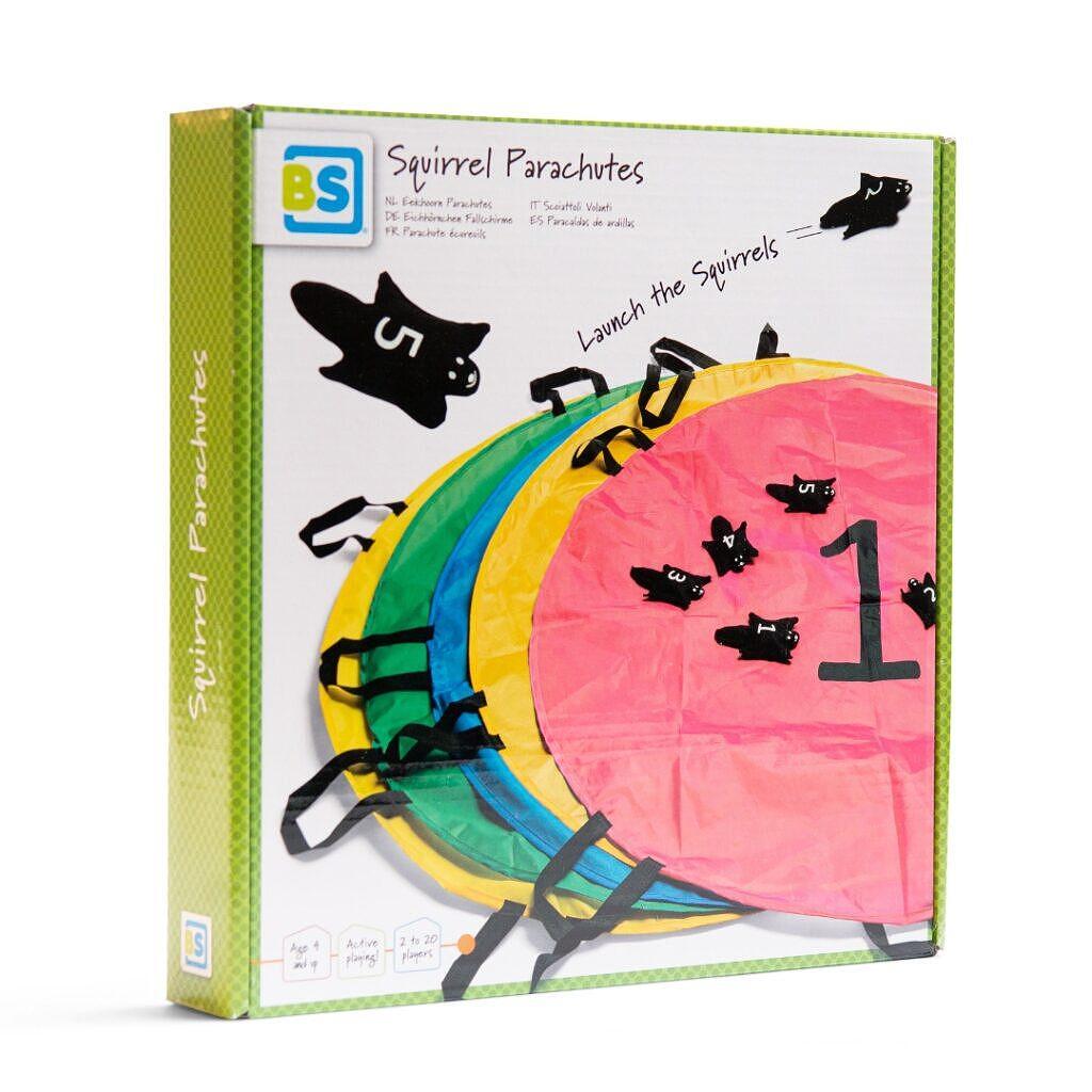 Забавна детска игра с парашути - Летящи катерици — снимка