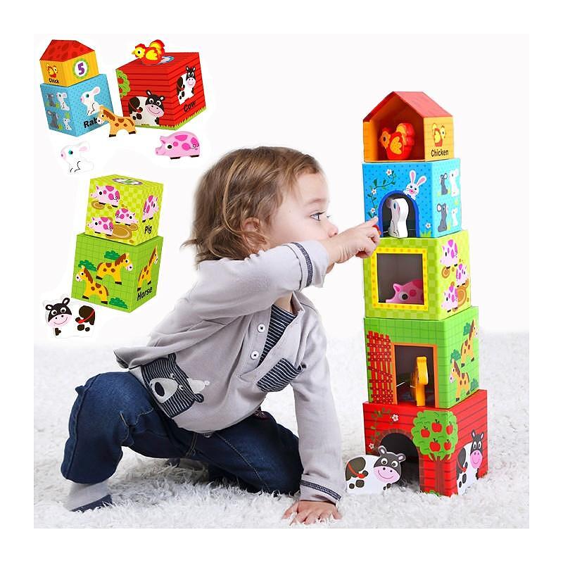 Пирамида от кубчета с фигурки за игра Фермата — снимка