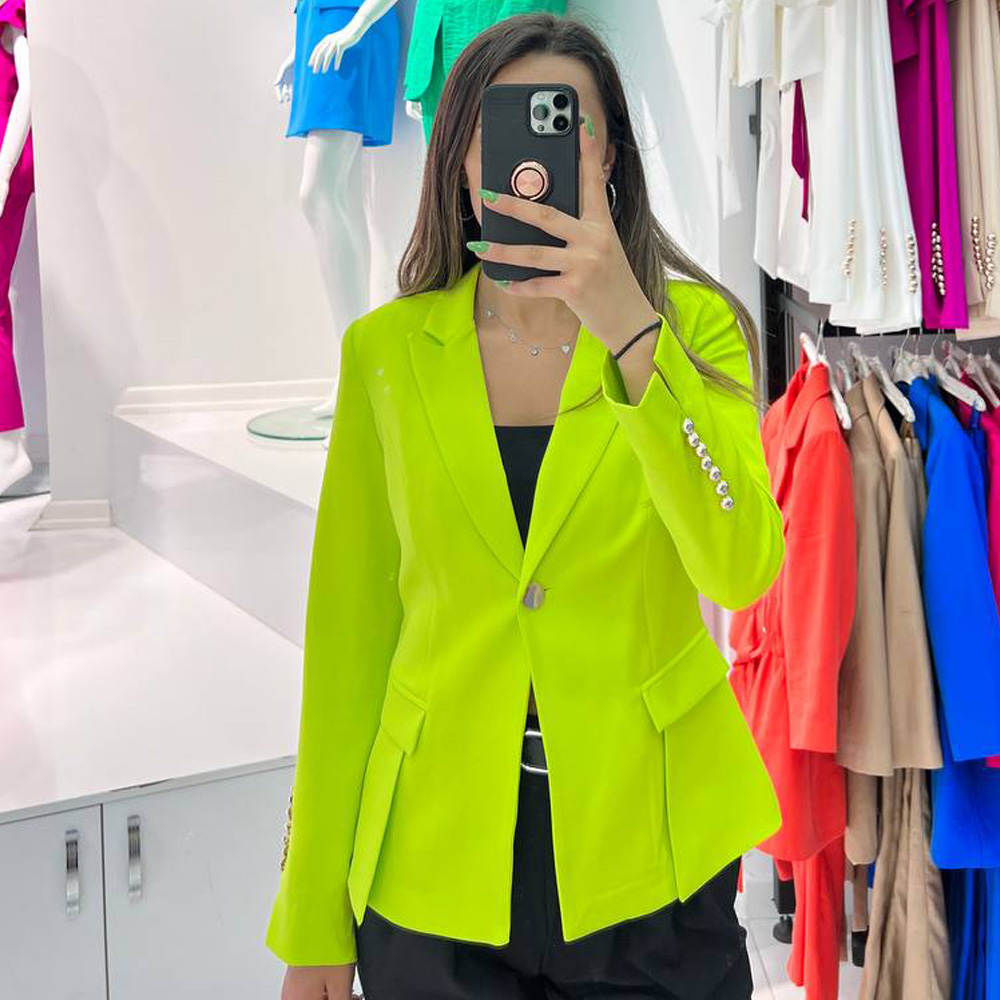 Заглавие Елегантно дамско сако в неонов цвят лайм с декоративни копчета, Ft4022 от Miss Frendy — продуктова снимка
